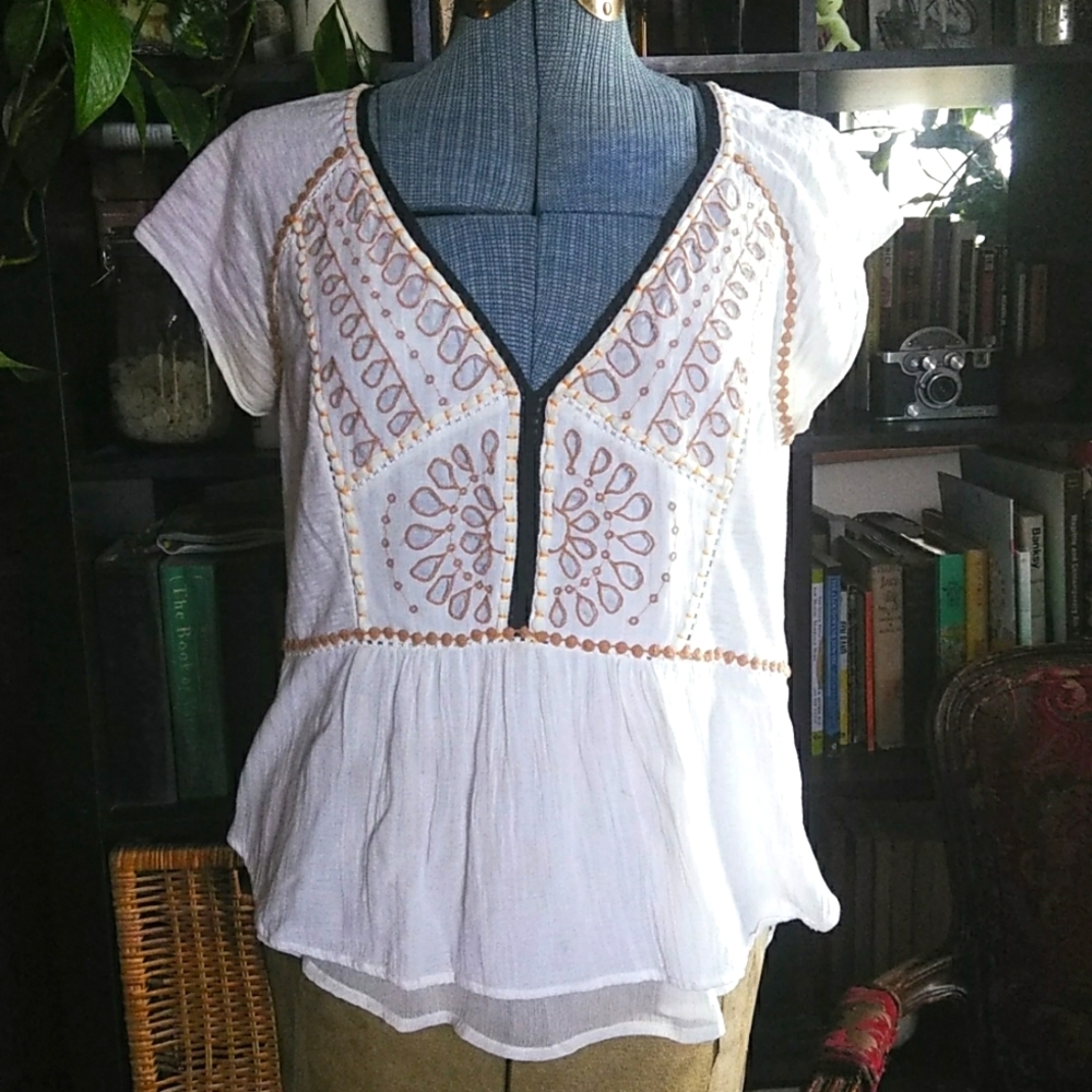 Anthropologie - white cotton top with stitched eyelet detail by Akemi + Kin,  L